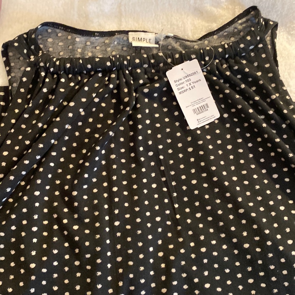 Suzanne Betro Black and White Simple Tank